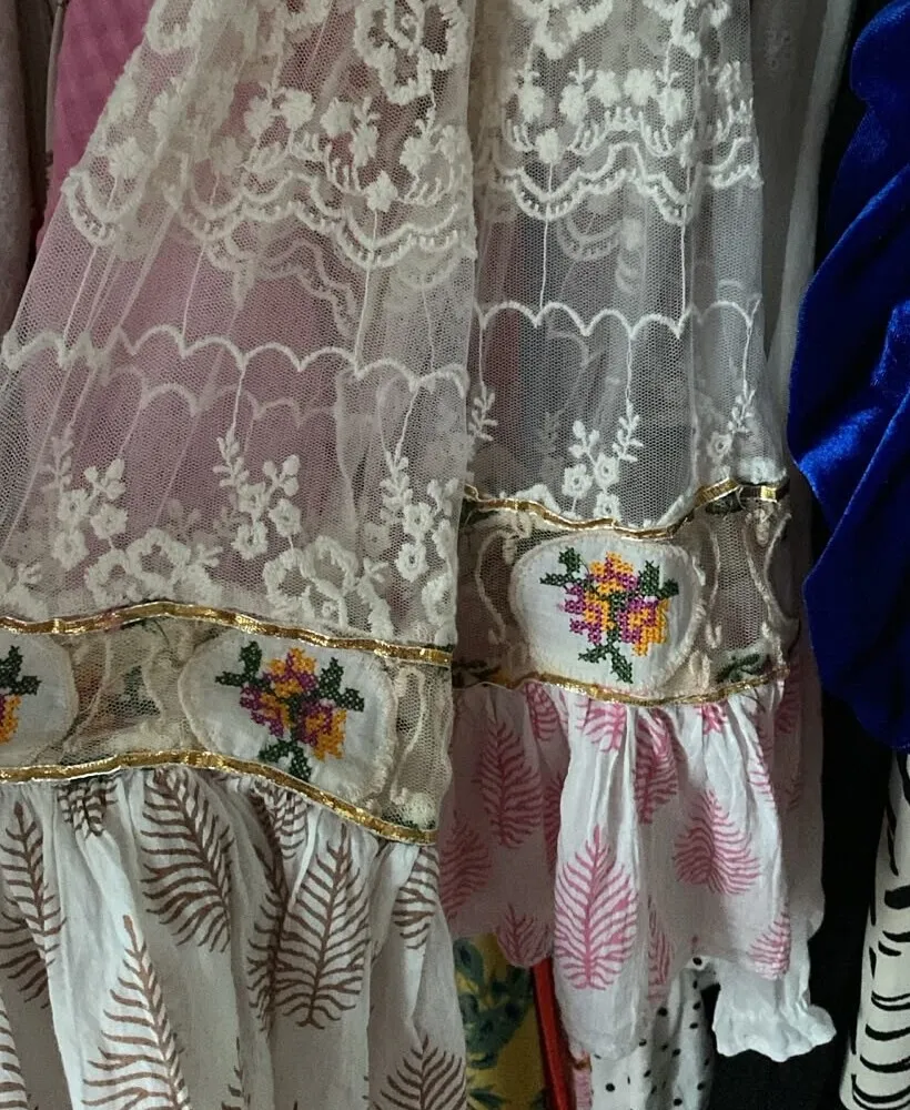 Lace and cross-stitch roses